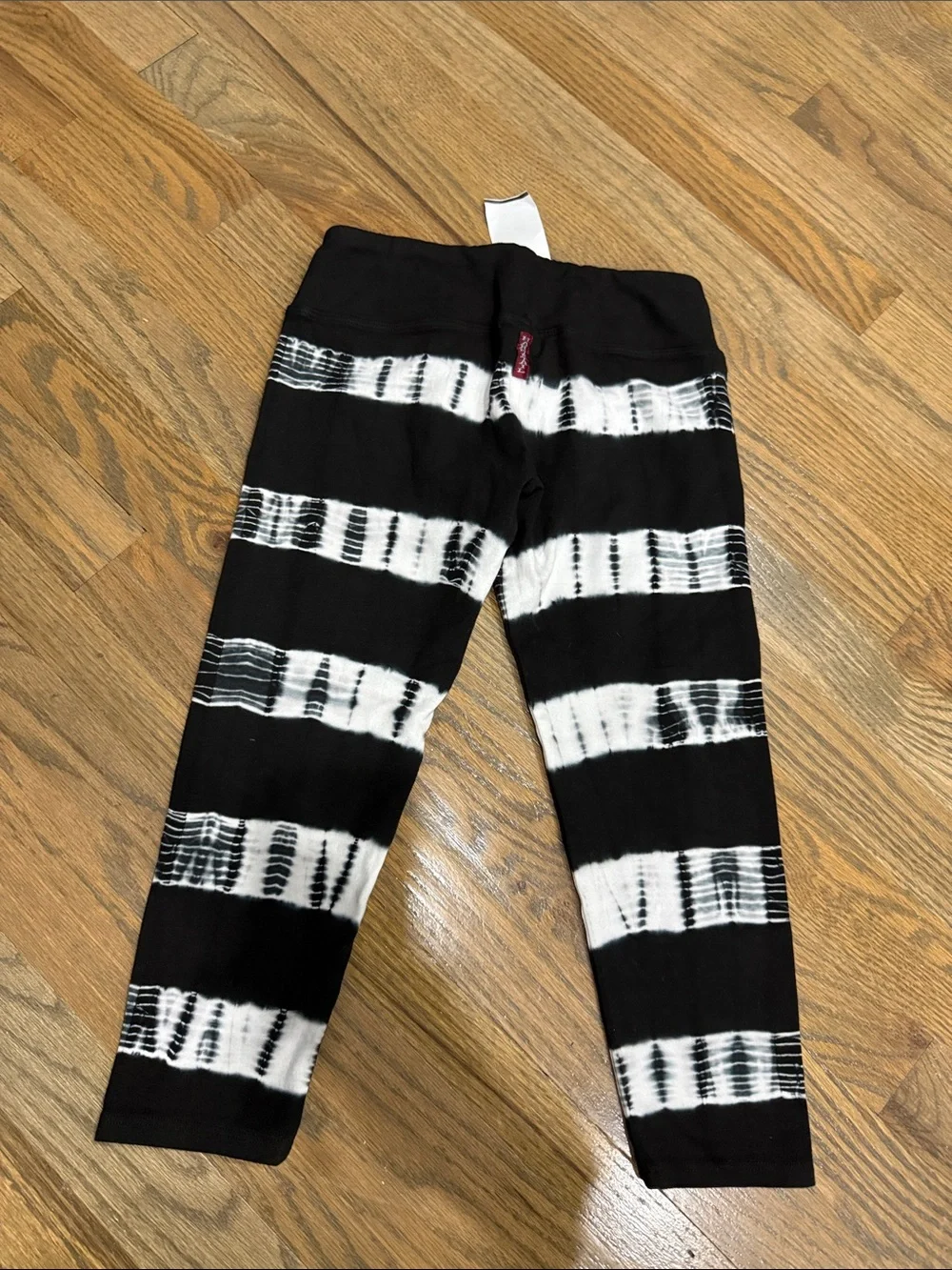 Brand new with tags*Girl’s Hardtail Black & White Tie-Dye Stripe Capri Leggings